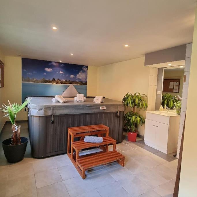 Gite Eglantine 2 A 6 Personnes Avec Spa Et Salle De Jeux Dans La Residence Вантрон Екстериор снимка